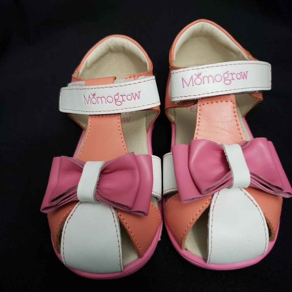 Momo Grow  Sandals